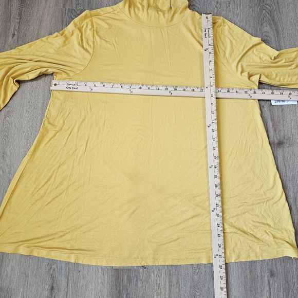 NWT Torrid Mustard Long Sleeve Super Soft Turtleneck Swing Tee T-shirt - Picture 4 of 8